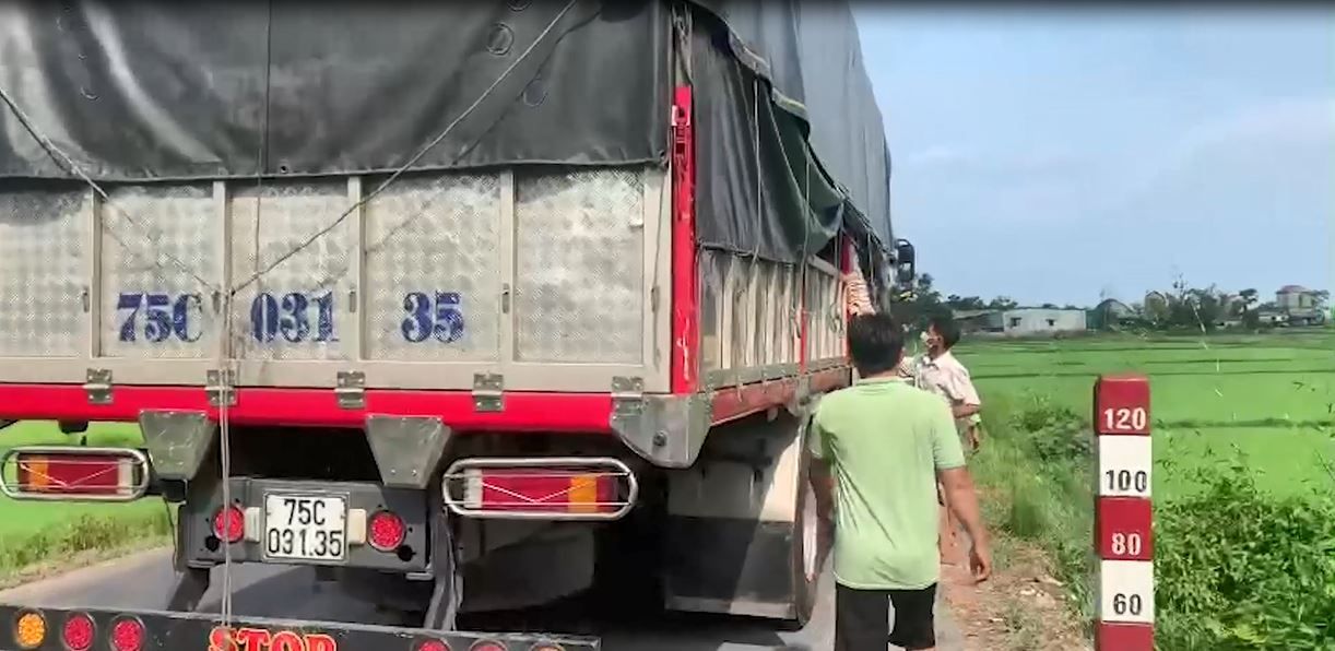 TT-Huế: Phát hiện 8 người núp trong thùng xe để trốn khai báo y tế