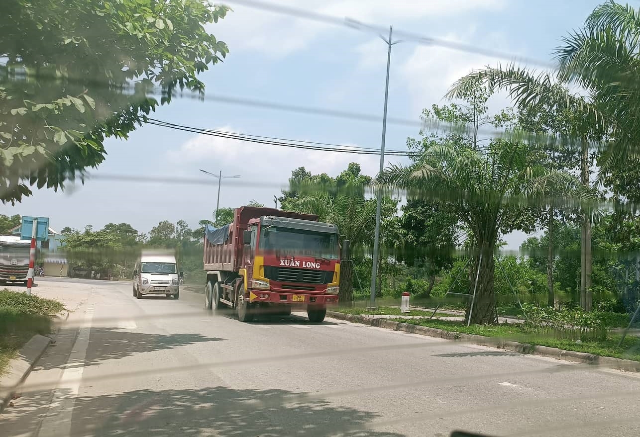 Xe có dấu hiệu quá tải tung hoành ngang dọc: Thanh tra giao thông Thừa Thiên Huế sẽ vào cuộc