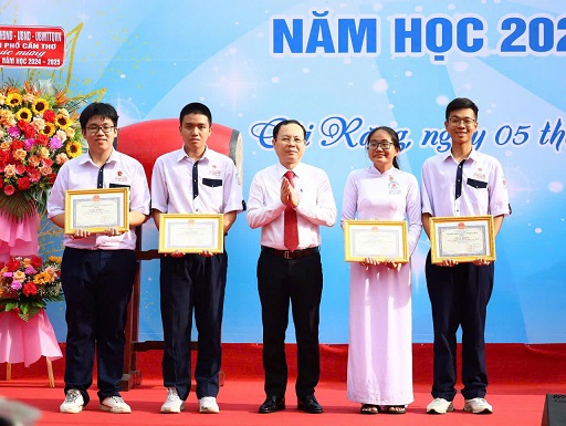 Hàng triệu học sinh, sinh viên cả nước khai giảng năm học mới 2024-2025