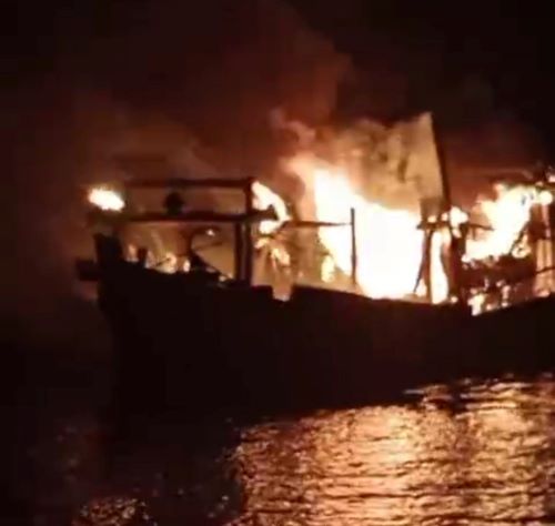 Cà mau: Khởi tố các đối tượng dùng “Bom xăng” tấn công tàu cá