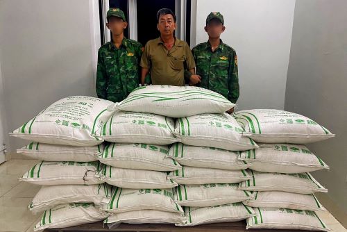 Bộ đội Biên phòng tỉnh An Giang: Bắt đối tượng buôn đường cát không rõ nguồn gốc