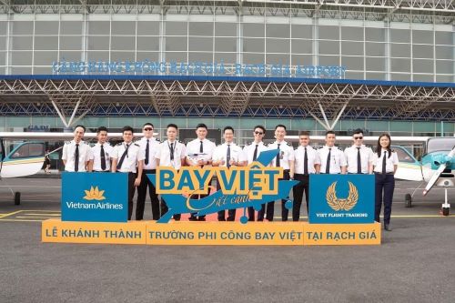 Công ty Bay Việt huấn luyện bay đường dài tại Cần Thơ, Cà Mau