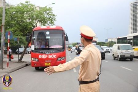 Tổng kiểm soát phương tiện kinh doanh vận tải trên toàn quốc