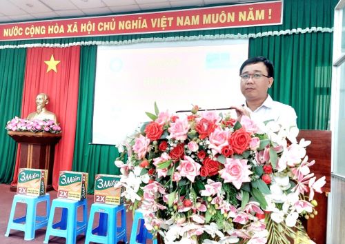 Hội An toàn Giao Thông Việt Nam và Tạp chí Bầu trời rộng mở tặng quà cho các hộ có hoàn cảnh khó khăn tại phường An Bình