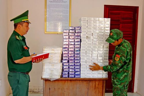 Bộ đội Biên phòng An Giang thu giữ 2.000 gói thuốc lá nhập lậu